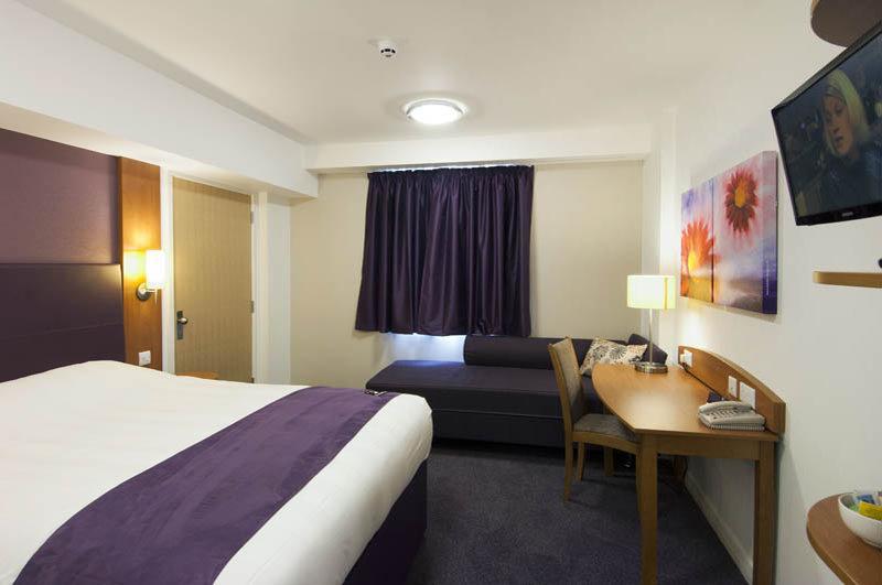 Premier Inn Crewe Central Extérieur photo